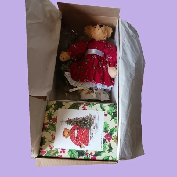 Ashton drake bear Eddie in december with christmas tree & gifts - Picture 11 of 14